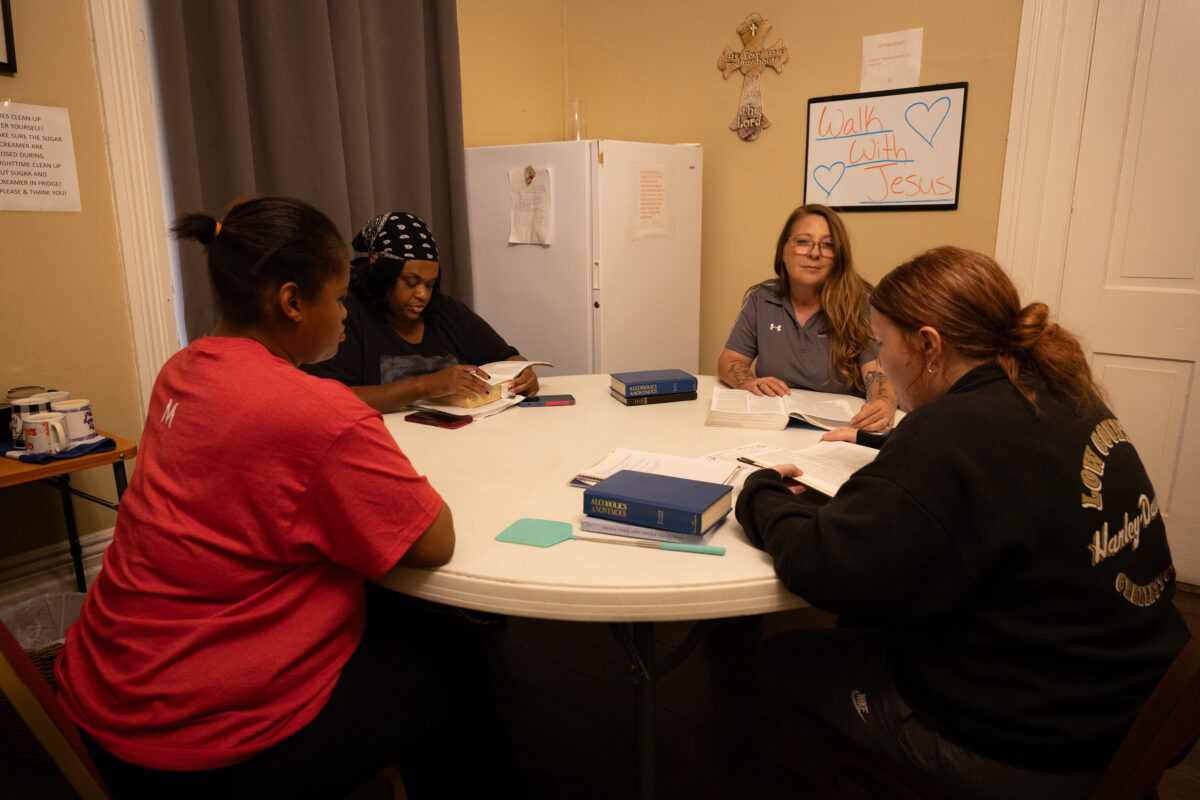 Residents in a Warriors Center class session